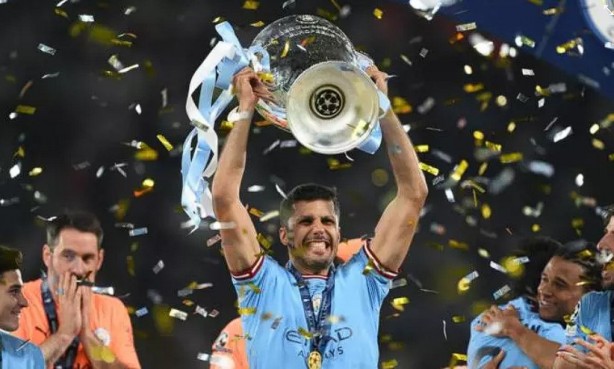 Foto - İspanyol Guardiola alınca çıt yok! Müslümanlar alınca kıyamet kopuyor