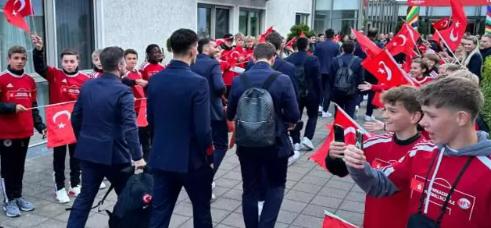 Foto - İspanyollar dünyaya duyurdu: Türkiye'nin kamp yaptığı tesisin üzerinde İHA'lar dolanıyor