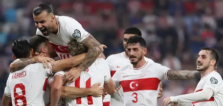 Foto - İspanyollar dünyaya duyurdu: Türkiye'nin kamp yaptığı tesisin üzerinde İHA'lar dolanıyor