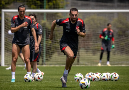 Foto - İspanyollar dünyaya duyurdu: Türkiye'nin kamp yaptığı tesisin üzerinde İHA'lar dolanıyor