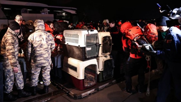 Foto - İspanyolları deprem bölgesinde şaşkına çeviren olay: Türkler buna izin vermiyor