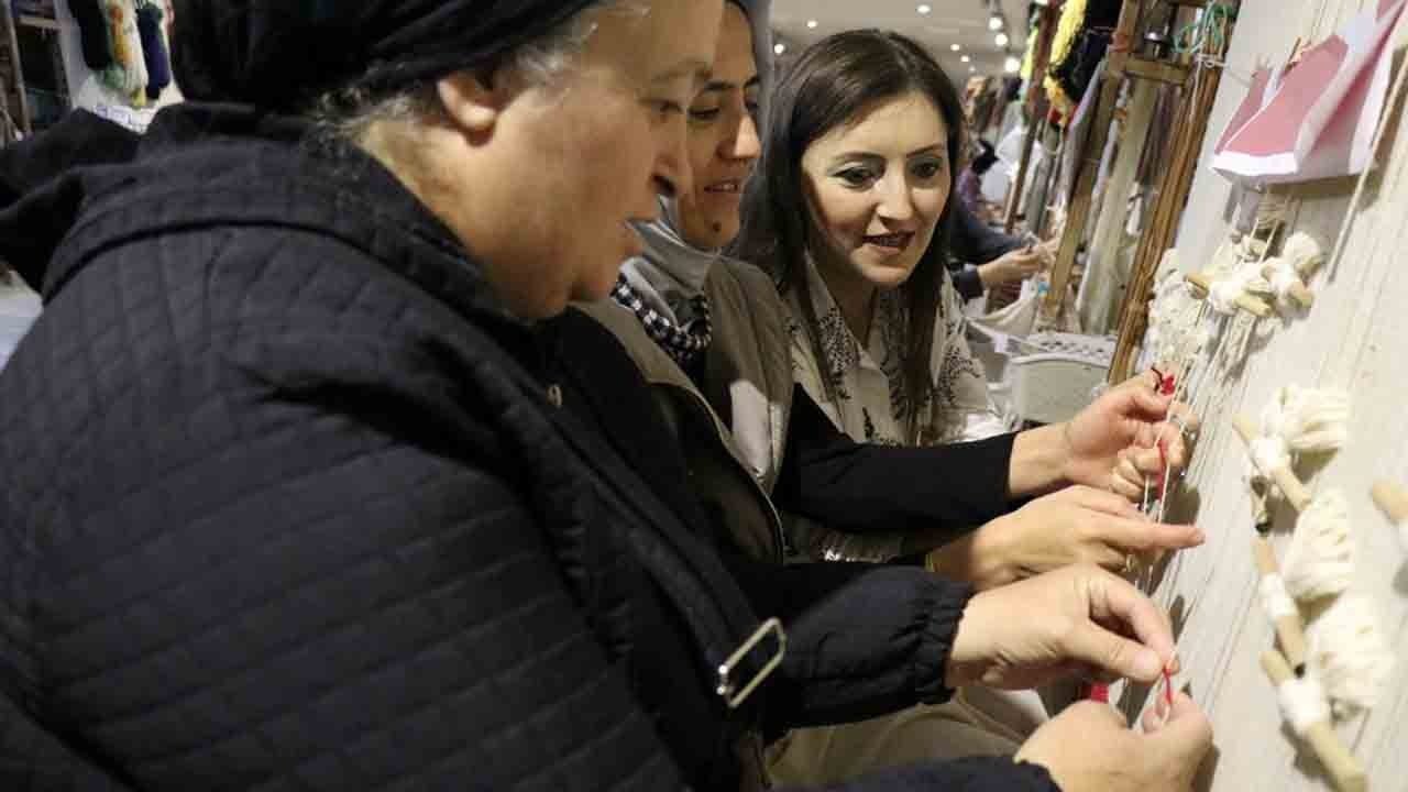 Foto - Isparta'da dev Türk bayrağı halısı: 5 binden fazla kişi ilmek attı