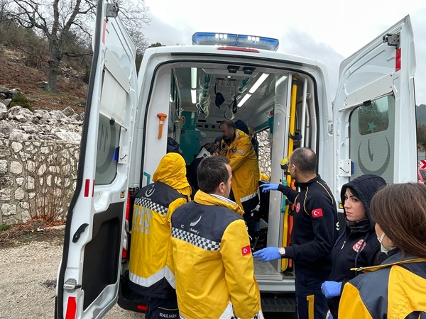 Foto - Isparta'da yolcu otobüsü devrildi: Çok sayıda yaralı var