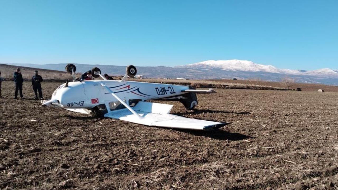 Foto - Isparta’dan havalanan eğitim uçağı tarlaya çakıldı!
