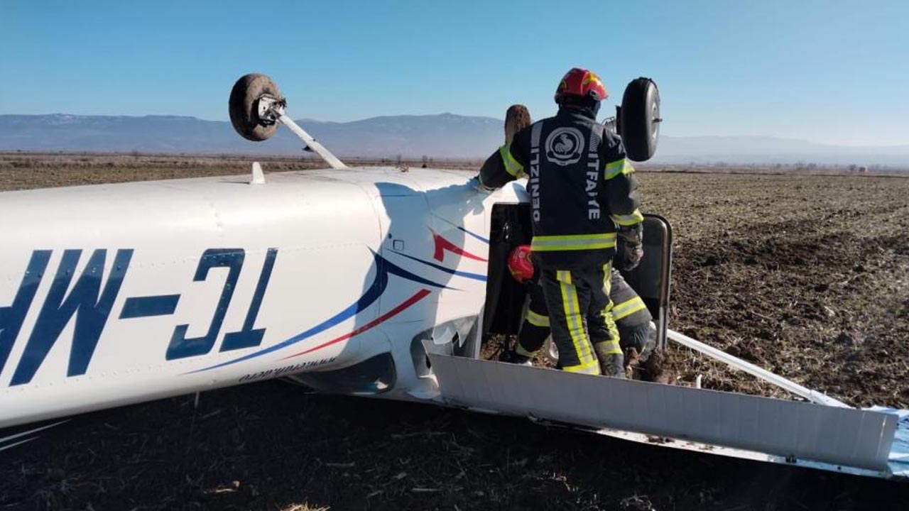 Foto - Isparta’dan havalanan eğitim uçağı tarlaya çakıldı!