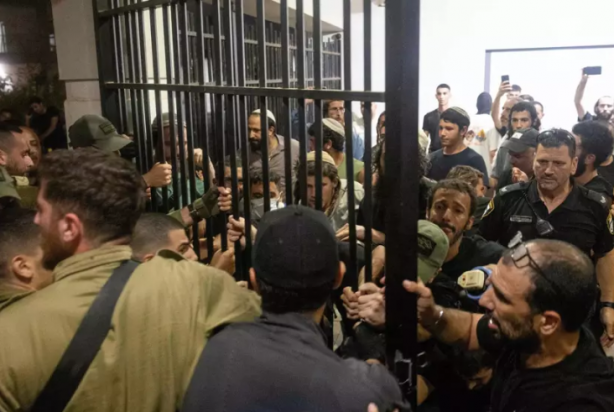 Foto - İsrail askeri üssünü bastılar! Ne Hamas, ne Lübnan, ne İran… Bakın hangi grup!