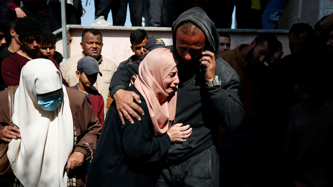 Foto - İsrail bu kez İngiliz vakıf çalışanlarını vurdu! Çok acı görüntüler
