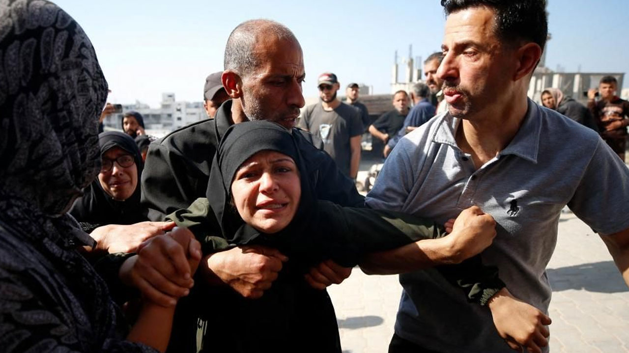 Foto - İsrail bu kez İngiliz vakıf çalışanlarını vurdu! Çok acı görüntüler