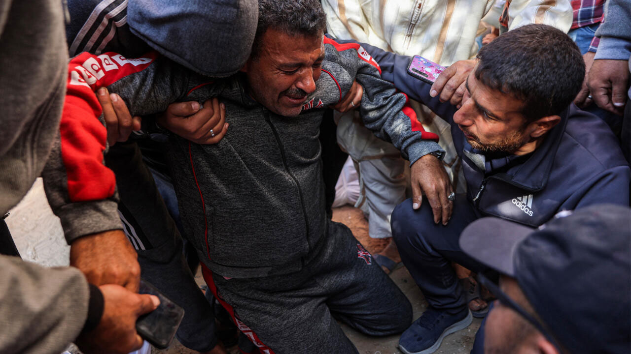 İsrail bu kez İngiliz vakıf çalışanlarını vurdu! Çok acı görüntüler