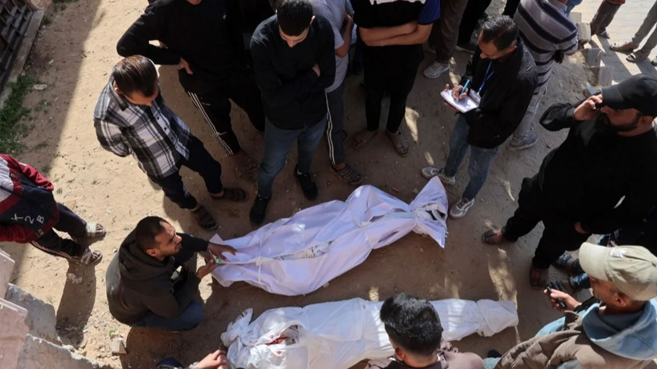 Foto - İsrail bu kez İngiliz vakıf çalışanlarını vurdu! Çok acı görüntüler