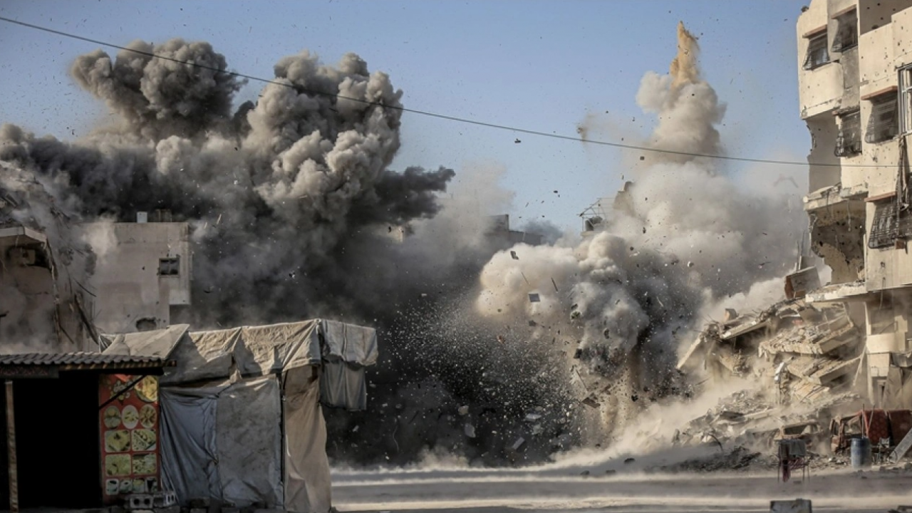 Foto - İsrail, Ezher Üniversitesi’ni bombaladı! Bina tamamen yıkıldı