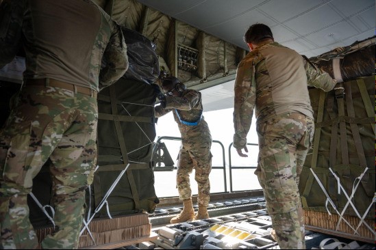 Foto - İsrail ile bombalayıp Ürdün ile yardım yolladılar! ABD'den tarihi iki yüzlülük