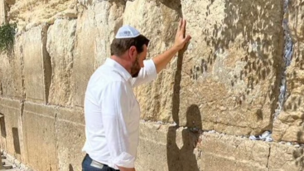 Foto - İsrail kuklası Trump’ın başkan yardımcısına bakın!