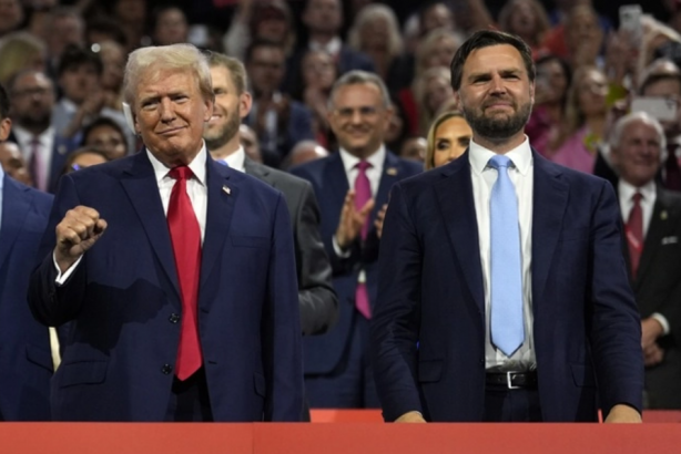 Foto - İsrail kuklası Trump’ın başkan yardımcısına bakın!