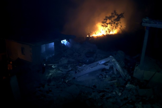 İsrail Lübnan'ı vurmuştu... O ülkeden tehdit! "Yok edici savaş başlar"