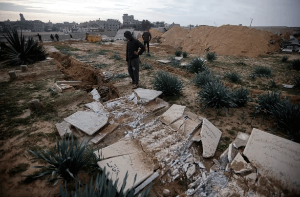 Foto - İsrail ordusundan kan donduran itiraf: Öldürdükleri Gazzelileri mezardan çıkarıyorlar!