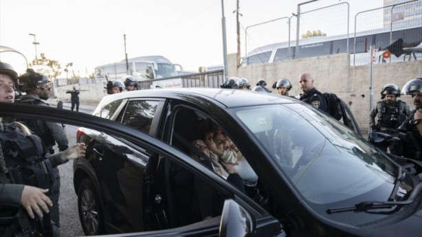Foto - İsrail polisinden başörtüsü düşmanlığı