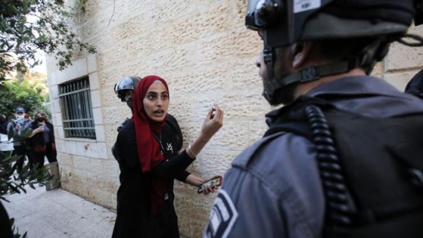 İsrail polisinden başörtüsü düşmanlığı