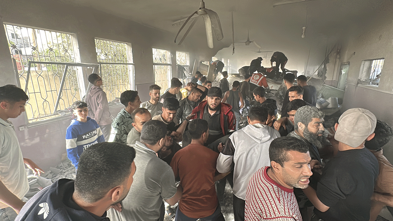 Foto - İsrail terörü durmuyor! Okula düzenlenen saldırıda19 Filistinli şehit oldu