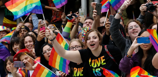 Foto - İsrail vahşeti tüm hızıyla sürerken dünya eşcinsellere kilitlendi