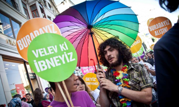 Foto - İsrail vahşeti tüm hızıyla sürerken dünya eşcinsellere kilitlendi