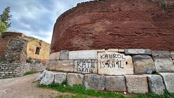 Foto - İsrail zulmünü anlatmak istediler! 2 bin yıllık surlarda trajikomik protesto