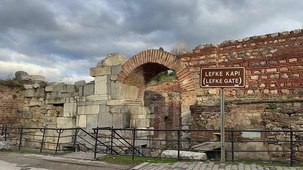 Foto - İsrail zulmünü anlatmak istediler! 2 bin yıllık surlarda trajikomik protesto