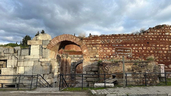 Foto - İsrail zulmünü anlatmak istediler! 2 bin yıllık surlarda trajikomik protesto