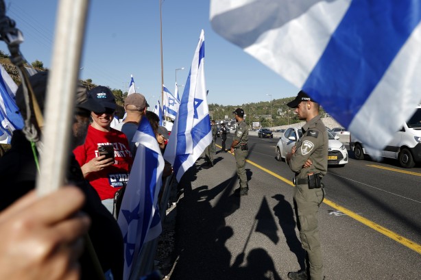 Foto - İsrail'de 161 asker görevden ayrıldı, on binler ise sokakta!