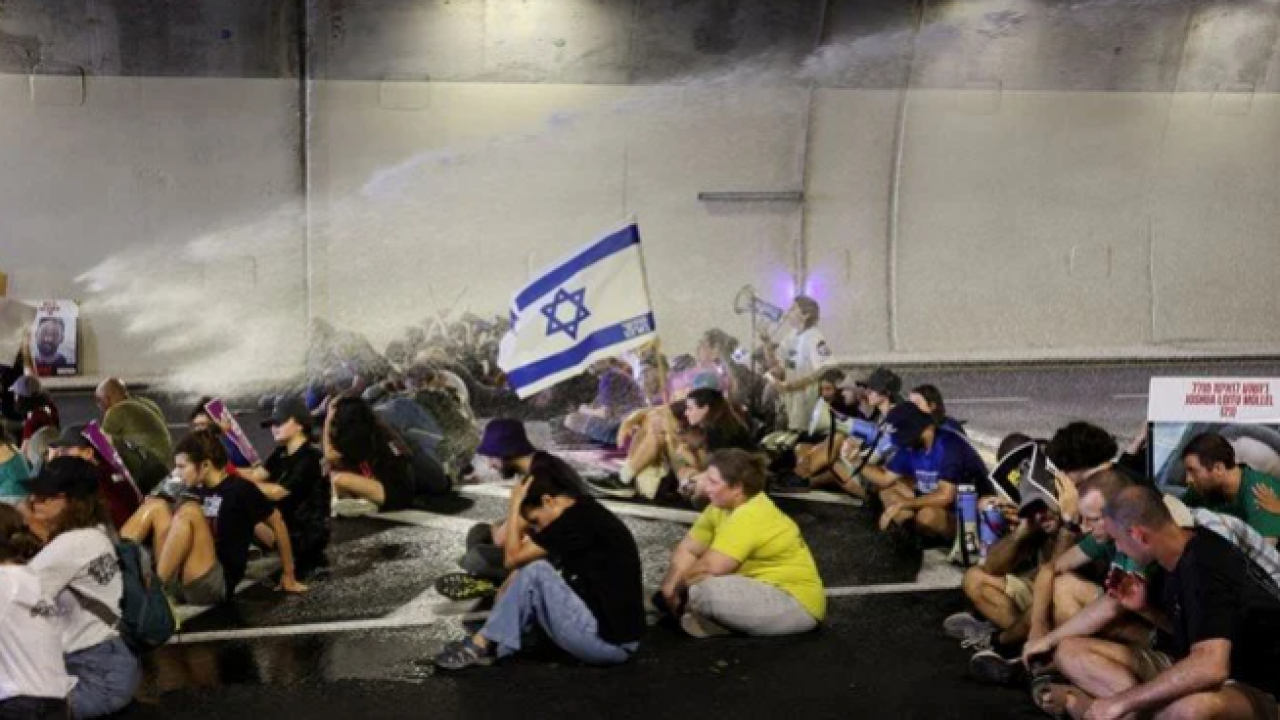 İsrail'de hayat durdu! 32 kişi gözaltında Çanlar Netanyahu için çalıyor