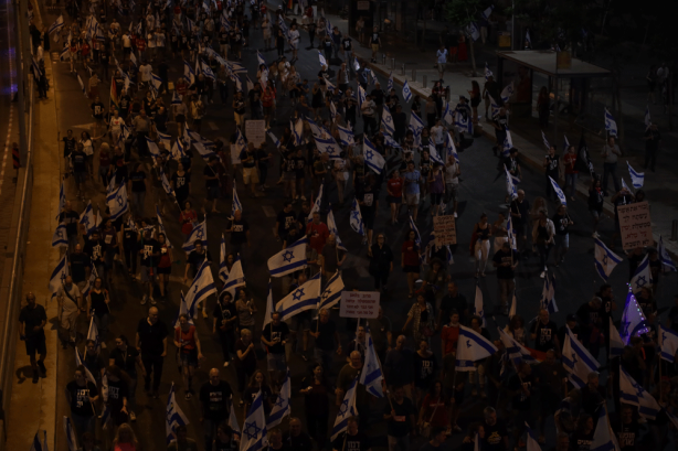 İsrail'de hükümet karşıtı on binler sokakta