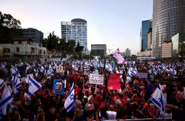 İsrail'de katil Netanyahu'ya öfke seli