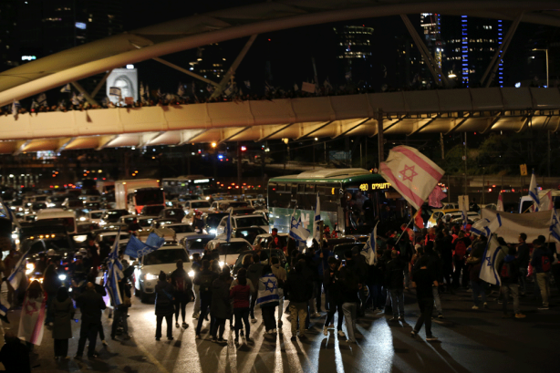 Foto - İsrail'de on binlerce kişi yedinci kez sokaklara döküldü