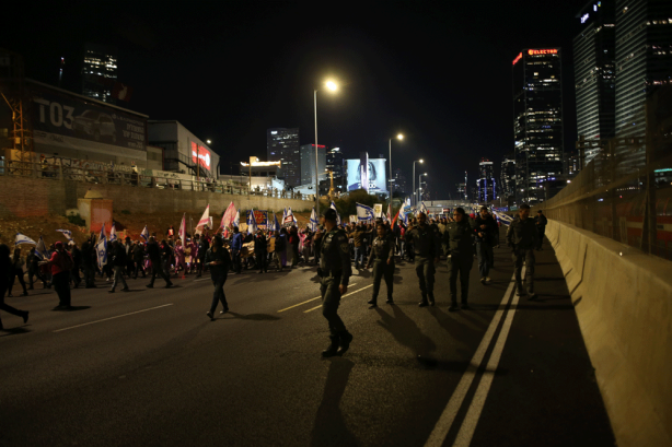 Foto - İsrail'de on binlerce kişi yedinci kez sokaklara döküldü