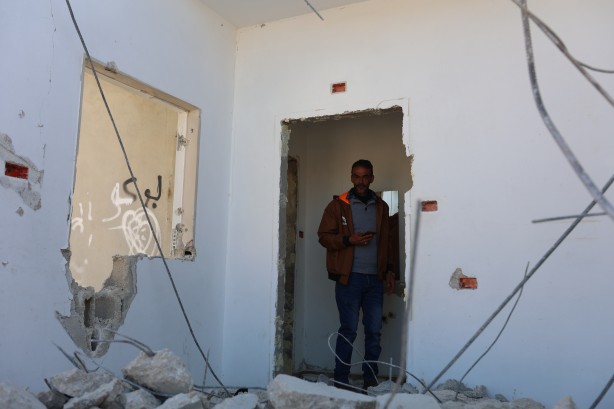 Foto - İsrail’den görülmemiş zulüm! Filistinliye kendi evini yıktırdılar