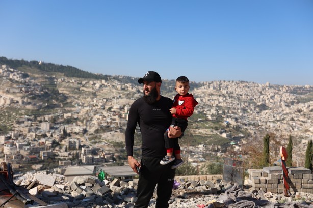 Foto - İsrail’den görülmemiş zulüm! Filistinliye kendi evini yıktırdılar