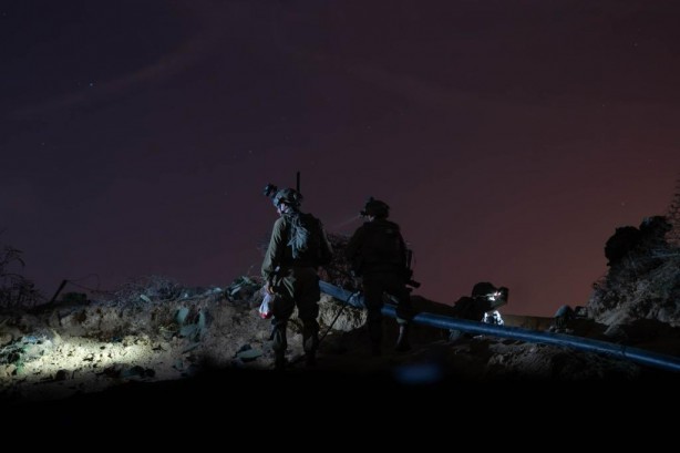 İsrail’den kara operasyonu! Silah depoları hedef alındı