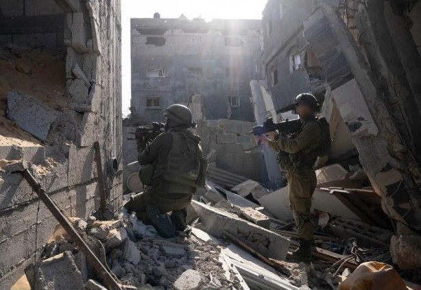 Foto - İsrail’den kara operasyonu! Silah depoları hedef alındı