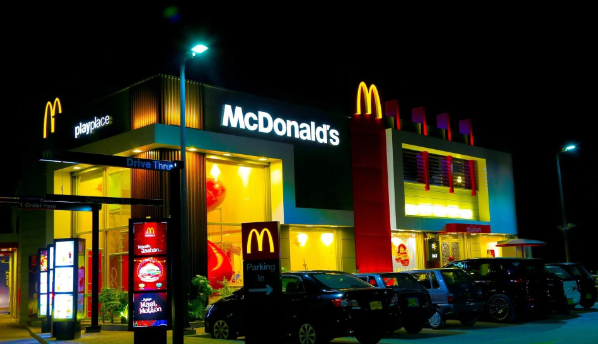 Foto - İsrail'e destek veren yemek devine şok! Şubelerini peş peşe kapatmaya başladı