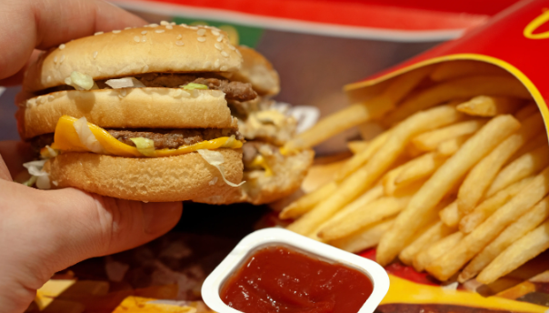 Foto - İsrail'e destek veren yemek devine şok! Şubelerini peş peşe kapatmaya başladı