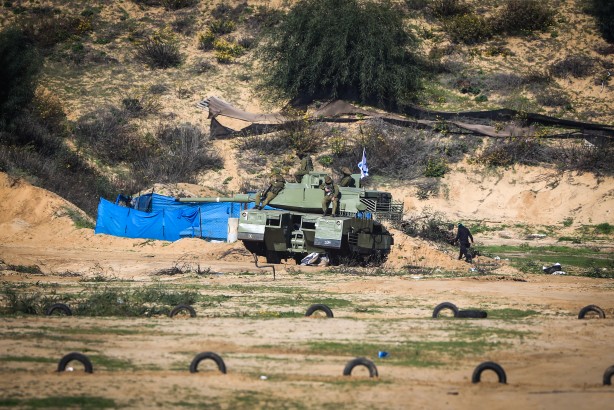 Foto - İsrail'e karşı harekete geçtiler! Tanklar, füzeler...