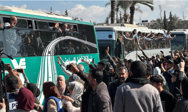 İsrail’in 21 yıl sonra serbest bıraktığı Ramuz, Batı Şeria’da gözyaşlarıyla karşılandı