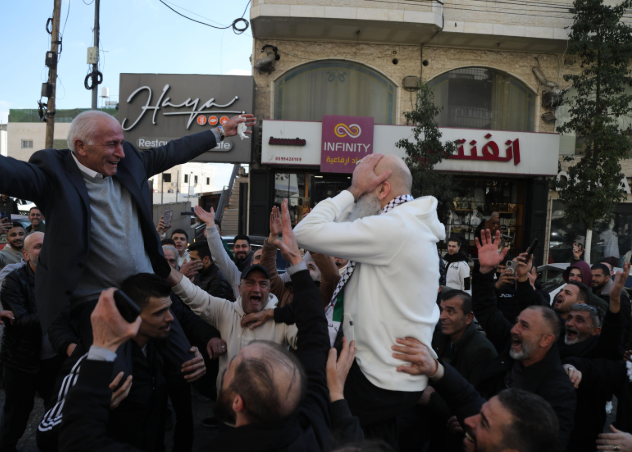 Foto - İsrail’in 21 yıl sonra serbest bıraktığı Ramuz, Batı Şeria’da gözyaşlarıyla karşılandı