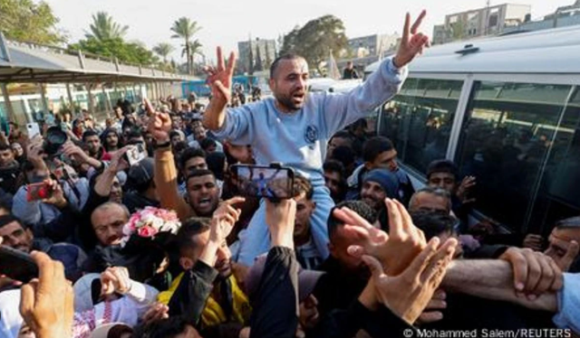 Foto - İsrail’in 21 yıl sonra serbest bıraktığı Ramuz, Batı Şeria’da gözyaşlarıyla karşılandı