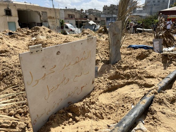 Foto - İsrail’in çekildiği kentte toplu mezarlar bulundu! İşte dehşete düşüren görüntüler