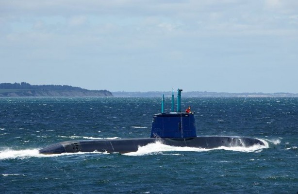 Foto - İsrail’in gizemli denizaltısı suya indirildi