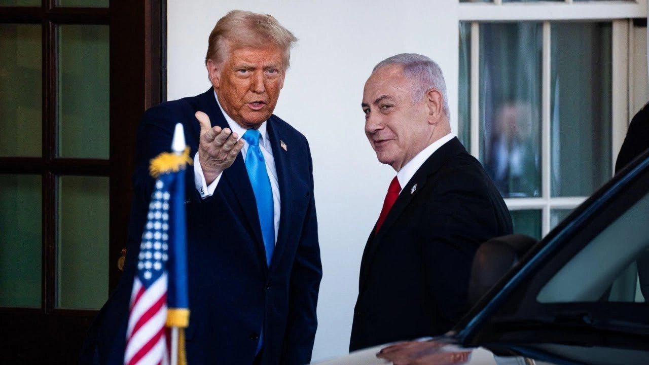 Foto - İsrail’in hamisi Trump’ın girdiği triplere bakın… ‘Benim sözüm senettir’