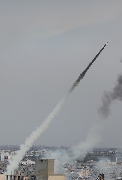 Foto - İsrail'in hava saldırılarına karşılık Gazze'den roketler atıldı