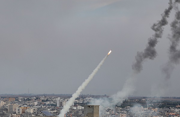 Foto - İsrail'in hava saldırılarına karşılık Gazze'den roketler atıldı