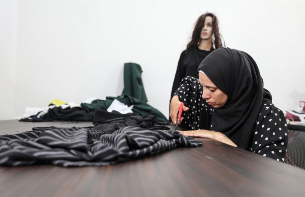 Foto - İsrail'in saldırılarında bacağını kaybeden Filistinli kadın hayat mücadelesini sürdürüyor